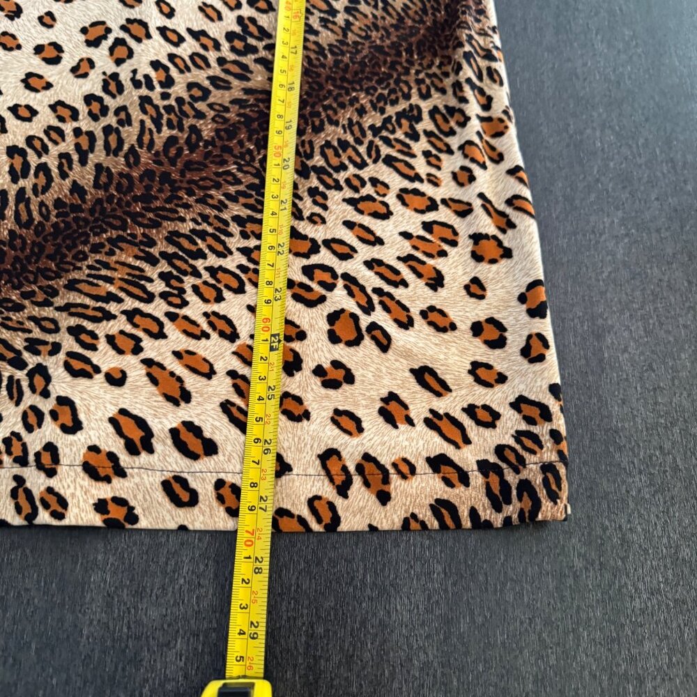 Exclusively Misook Women's Leopard Spot Pattern V-Neck Blouse Top, Size XS NWT - Picture 7 of 7